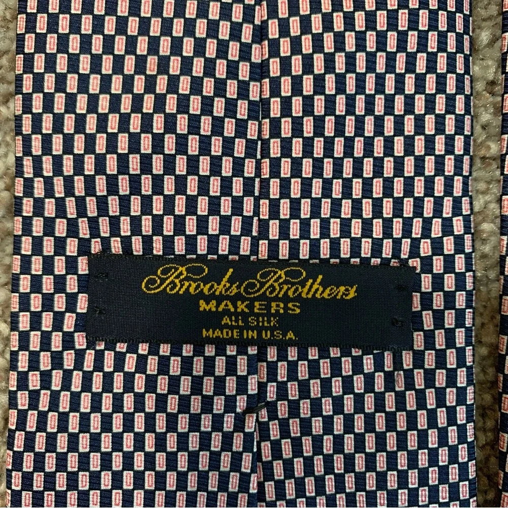 Brooks Brothers Makers Men’s Tie Navy Pink Checkered Geometric 100% Silk USA
